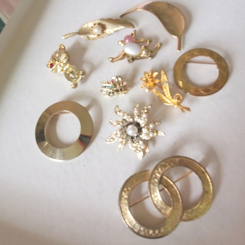LOT OF 10 VINTAGE BROOCH/ PIN